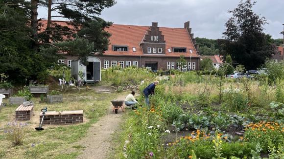 Viel Garten, braucht viele Hände